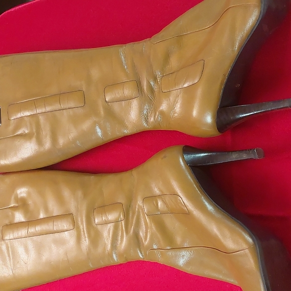 Boot - Picture 2 of 4